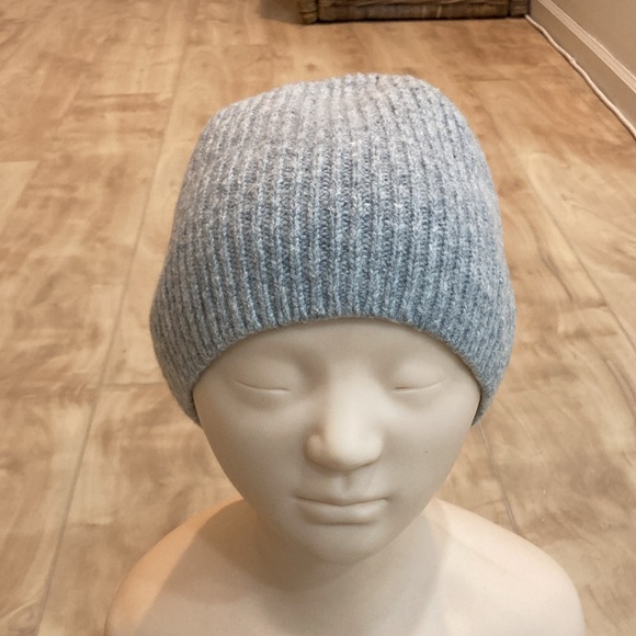 H&M Lambs Wool Hat & bonus boot socks - Picture 10 of 16